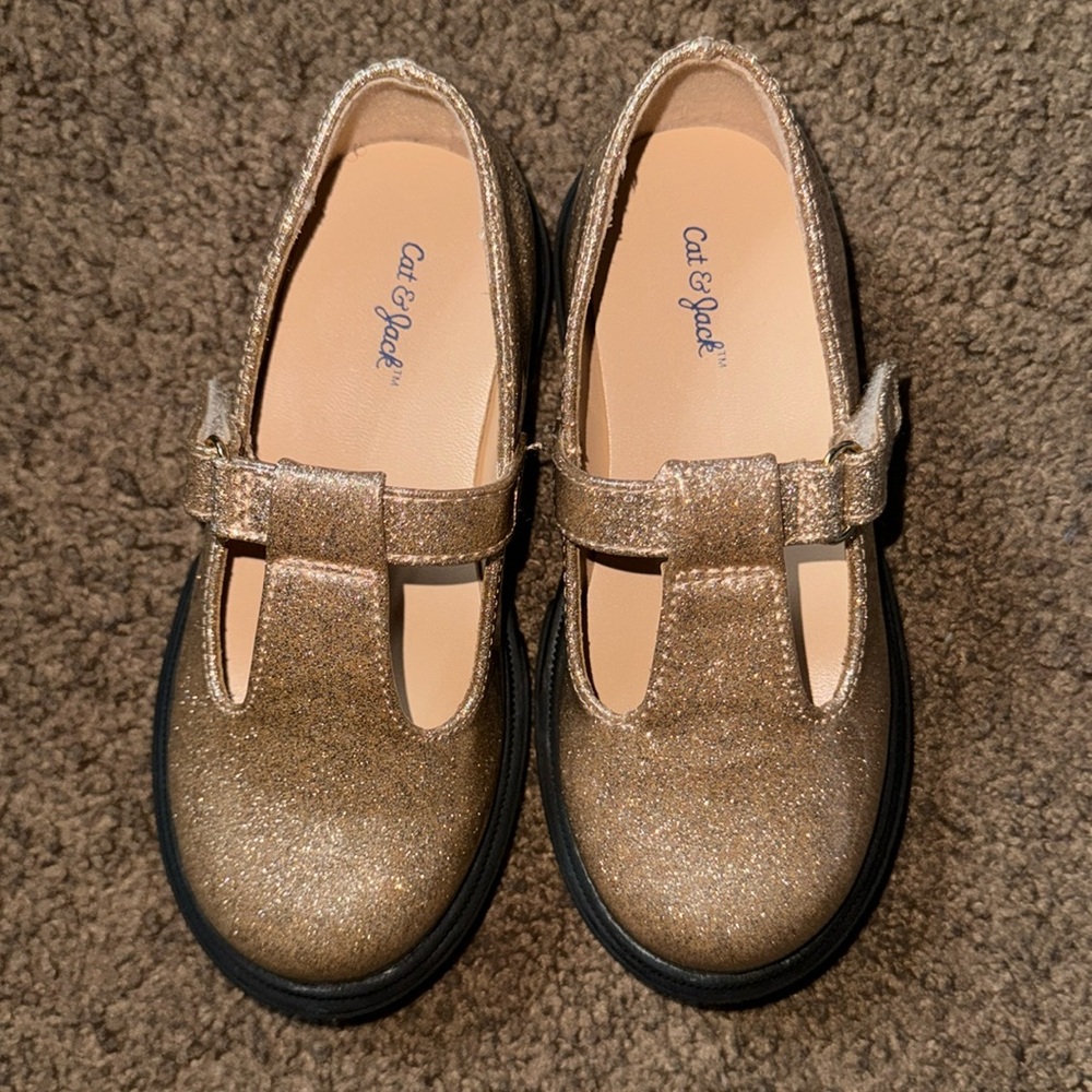 Size 9 cat and jack gold dress shoes